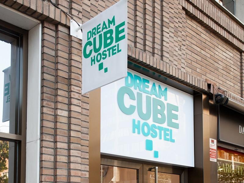 Dream Cube Hostel Barcelona Exterior photo
